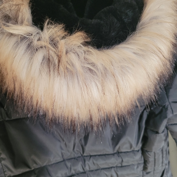 Medium Women's Calvin Klien Winter Jacket - Picture 3 of 5